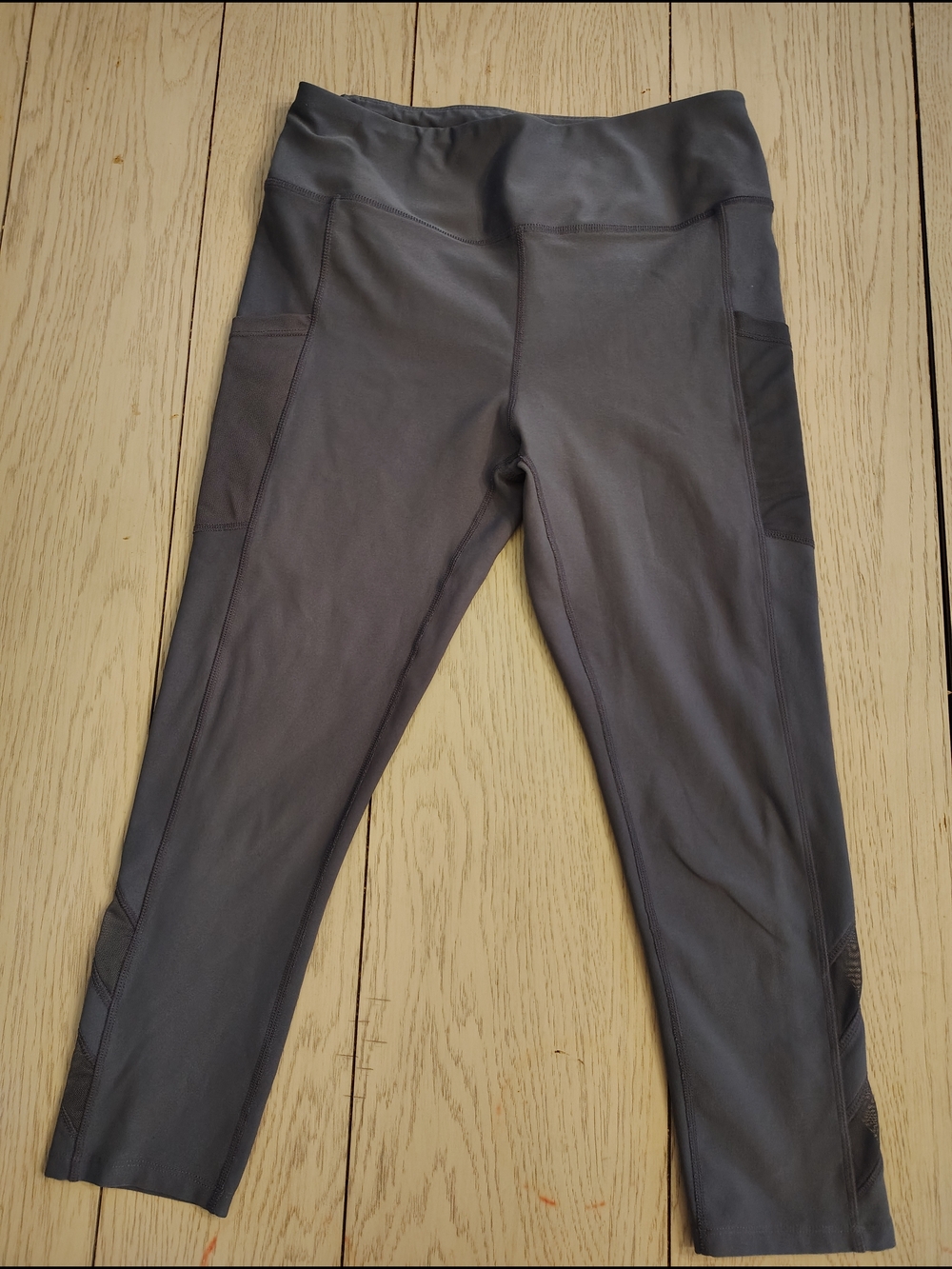 Gray High-Waist Athletic Leggings with Side Pockets Medium Euc